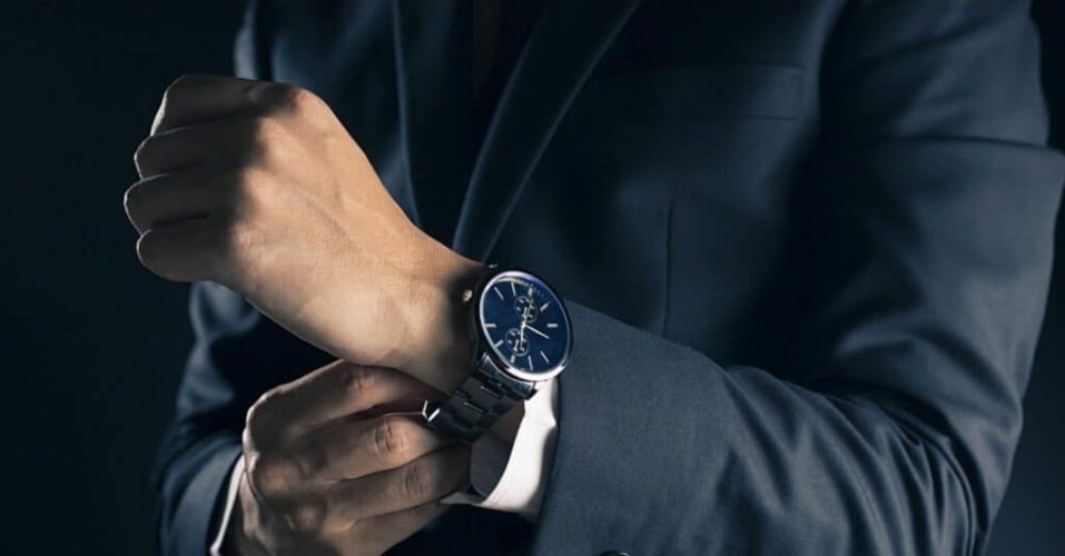 Quel est l’intérêt de porter au poignet une montre qui coûte très cher ?